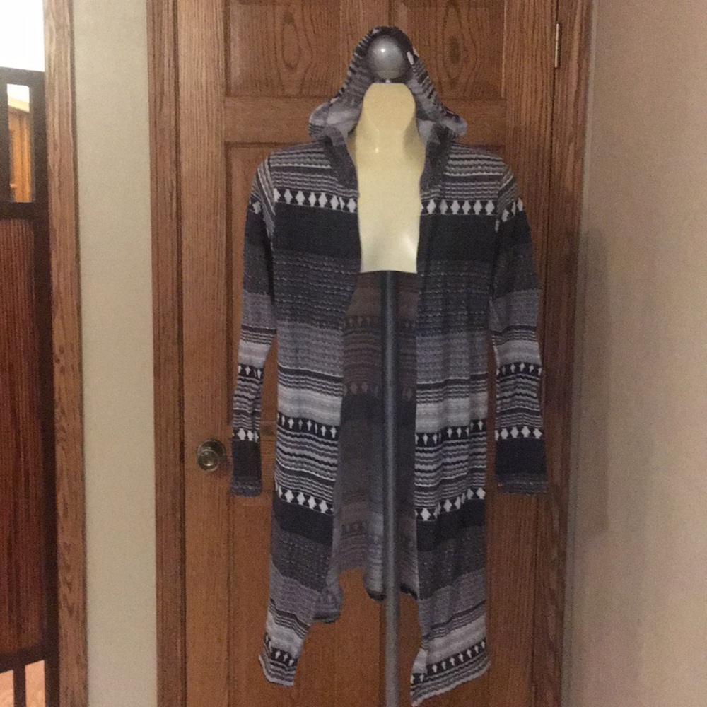 Bongo Gray & White Cardigan / Robe